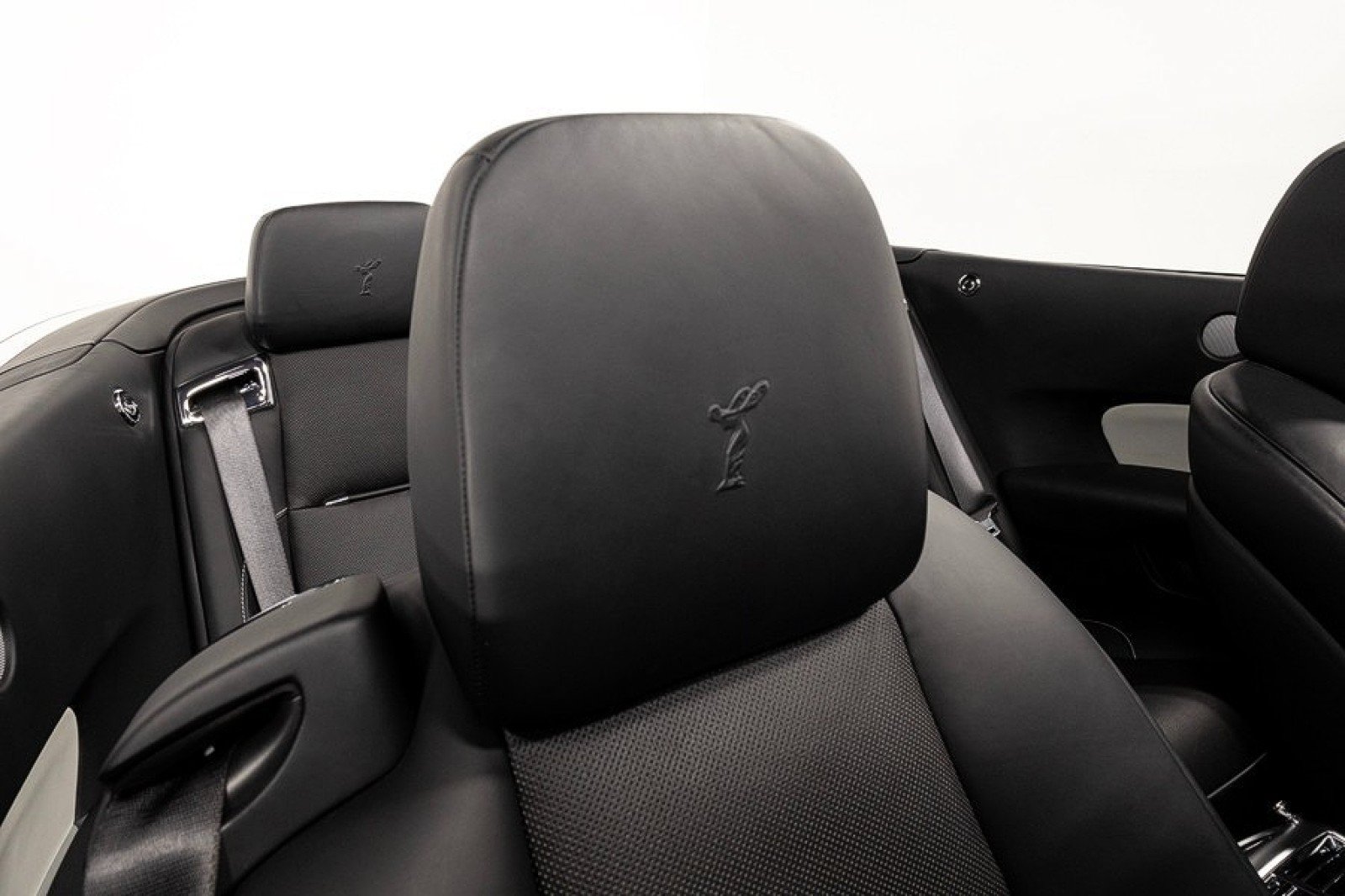 Used 2019 Rolls-Royce Dawn RWD image 60