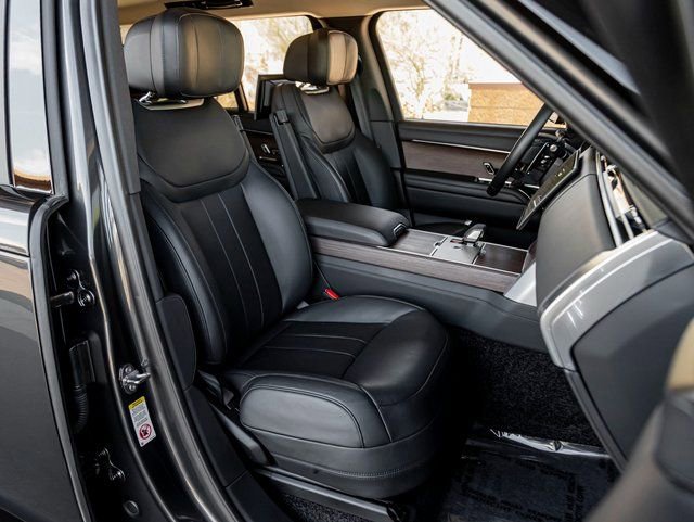 Used 2025 Land Rover Range Rover Autobiography image 29
