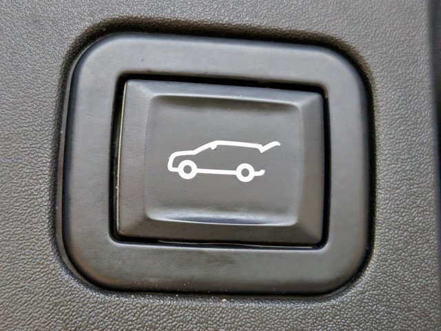 Used 2021 Buick Envision Essence w/ Sport Touring Package FWD image 19