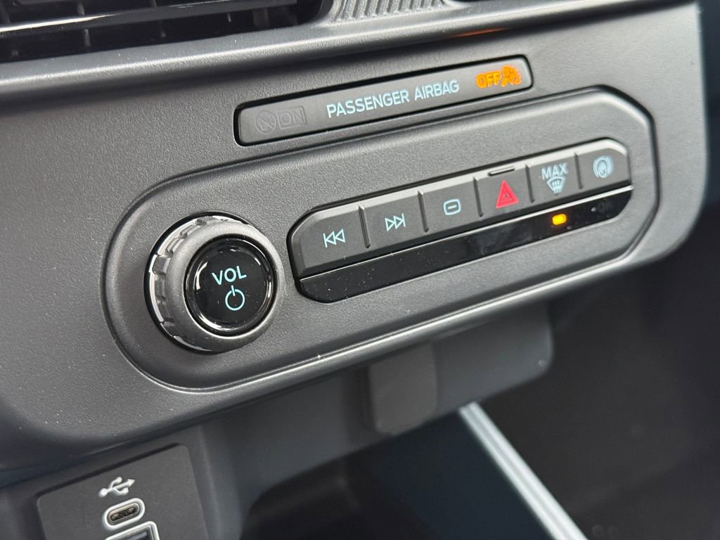 New 2025 Ford Maverick XL image 23