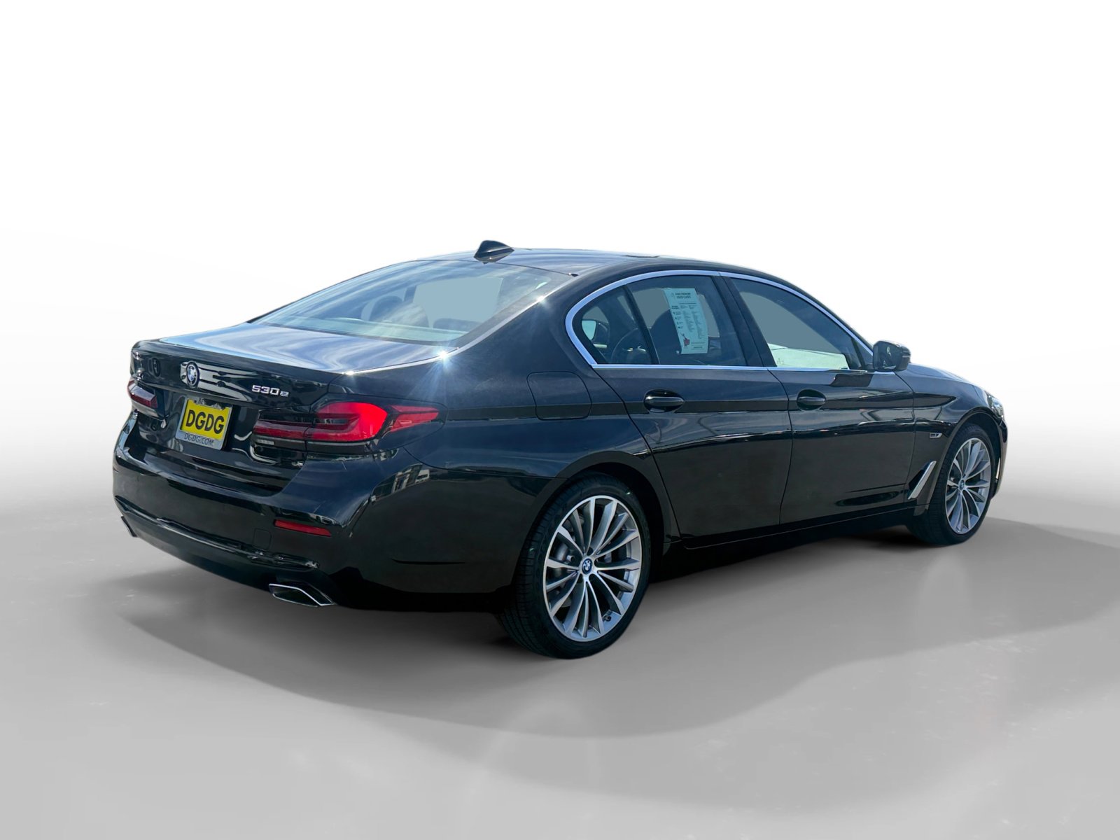 Used 2023 BMW 530e w/ Premium Package image 5