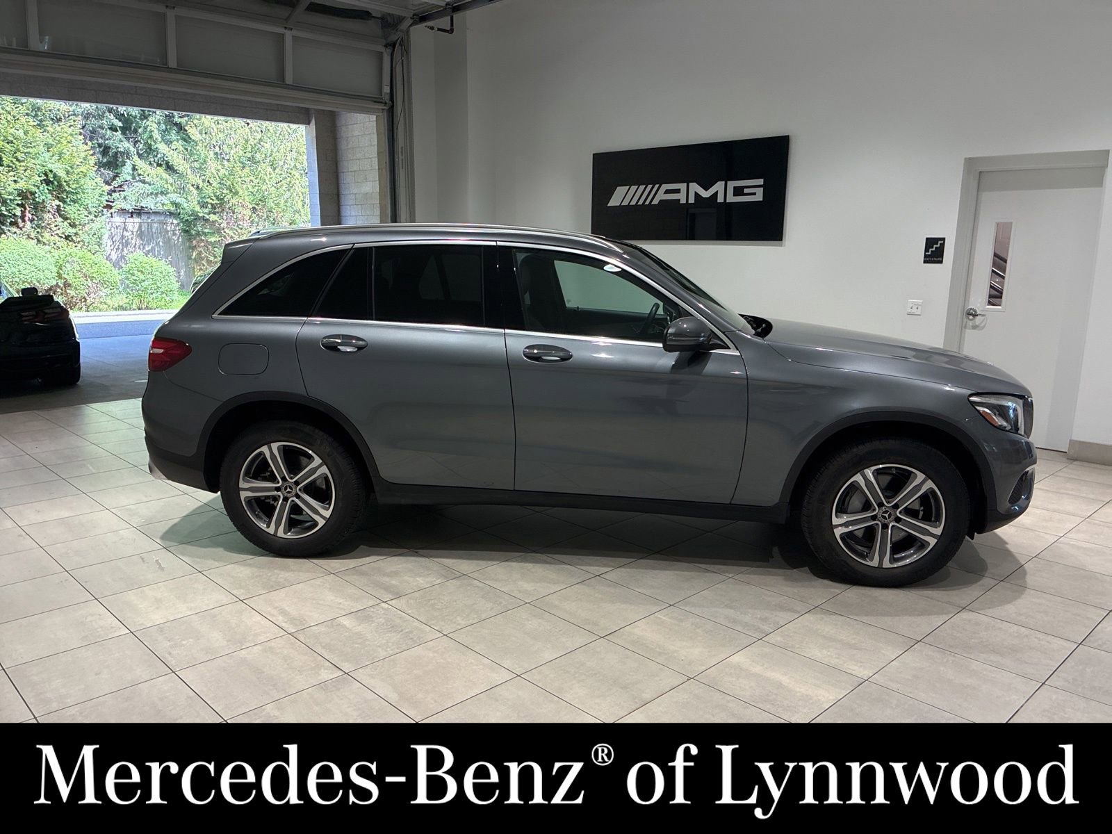 Used 2019 Mercedes-Benz GLC 300 4MATIC image 3