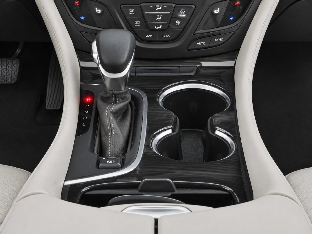Used 2019 Buick Envision Essence w/ LPO, Cargo Package FWD image 30