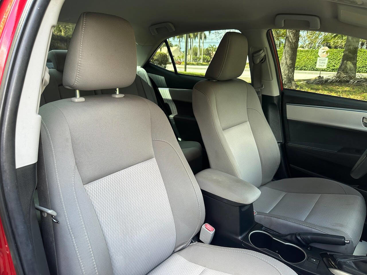 Used 2015 Toyota Corolla LE FWD image 15