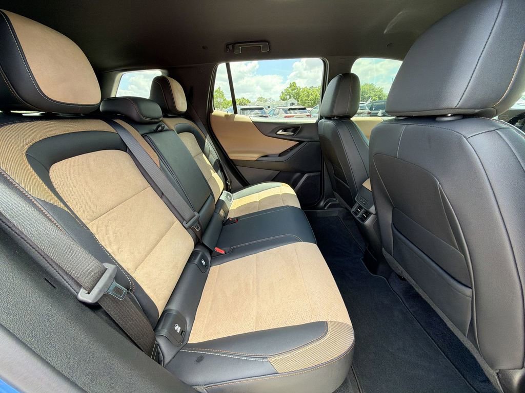 Used 2025 Chevrolet Equinox ACTIV w/ Safety and Technology Package FWD image 11