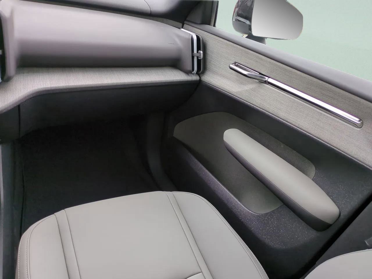 New 2026 Volvo EX30 Cross Country Ultra w/ Protection Package Premier image 13