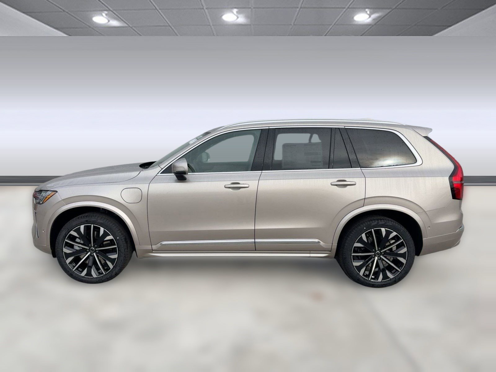 New 2026 Volvo XC90 T8 Plus w/ Protection Package Premier image 2