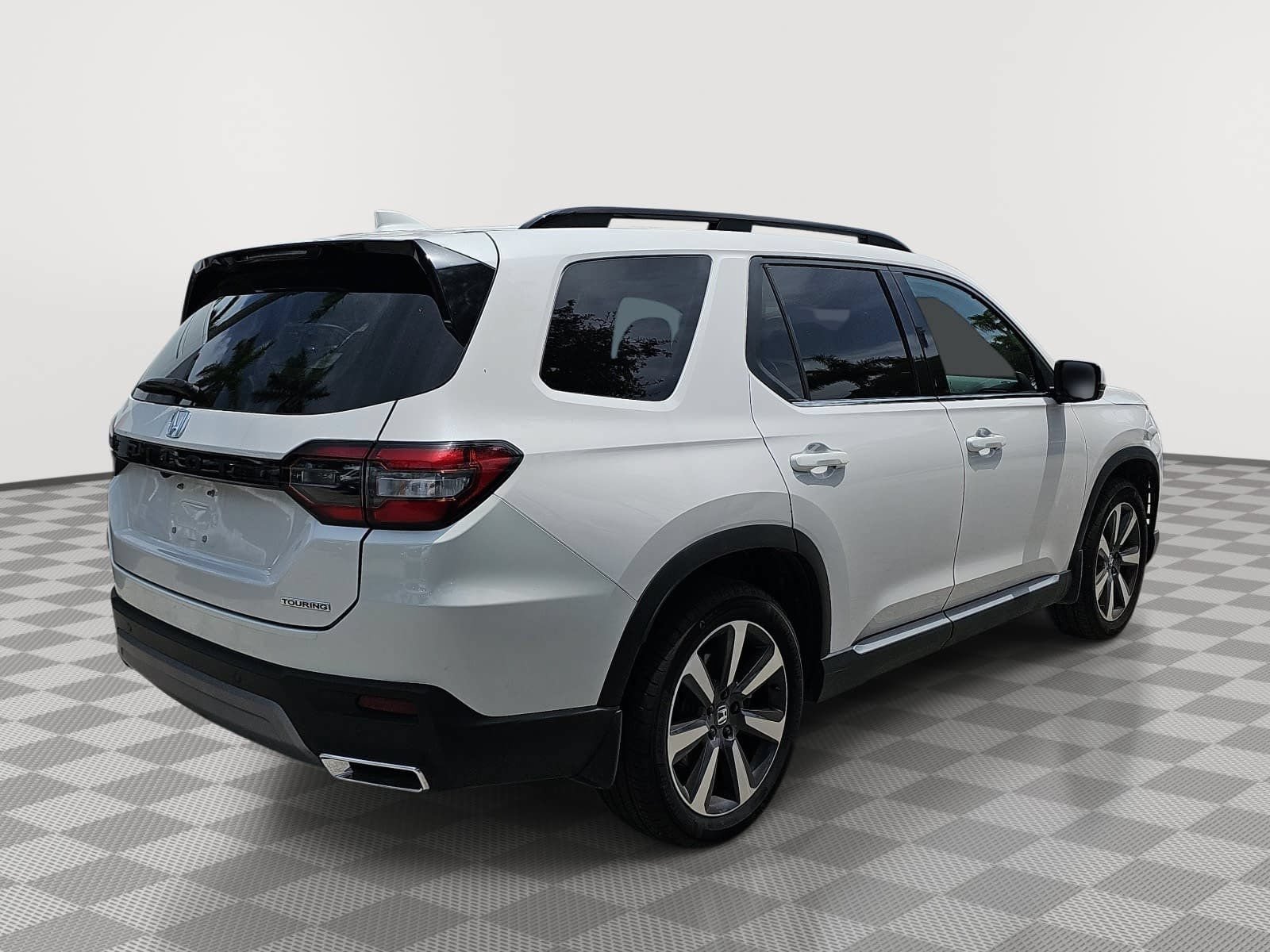 Used 2025 Honda Pilot Touring image 6