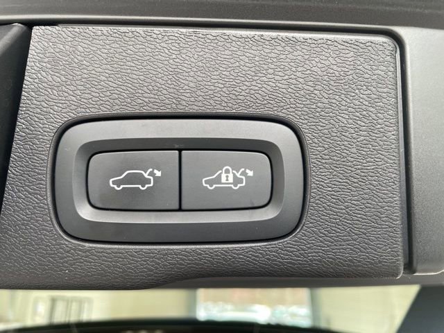 Certified 2023 Volvo XC60 B5 Plus image 10