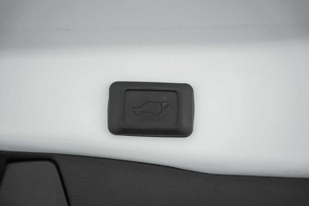 Used 2025 Toyota RAV4 XLE w/ Convenience Package AWD/4WD image 10