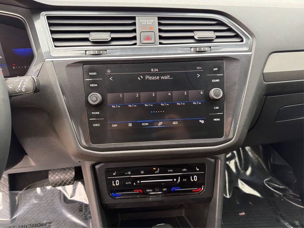 Used 2022 Volkswagen Tiguan SE FWD image 14
