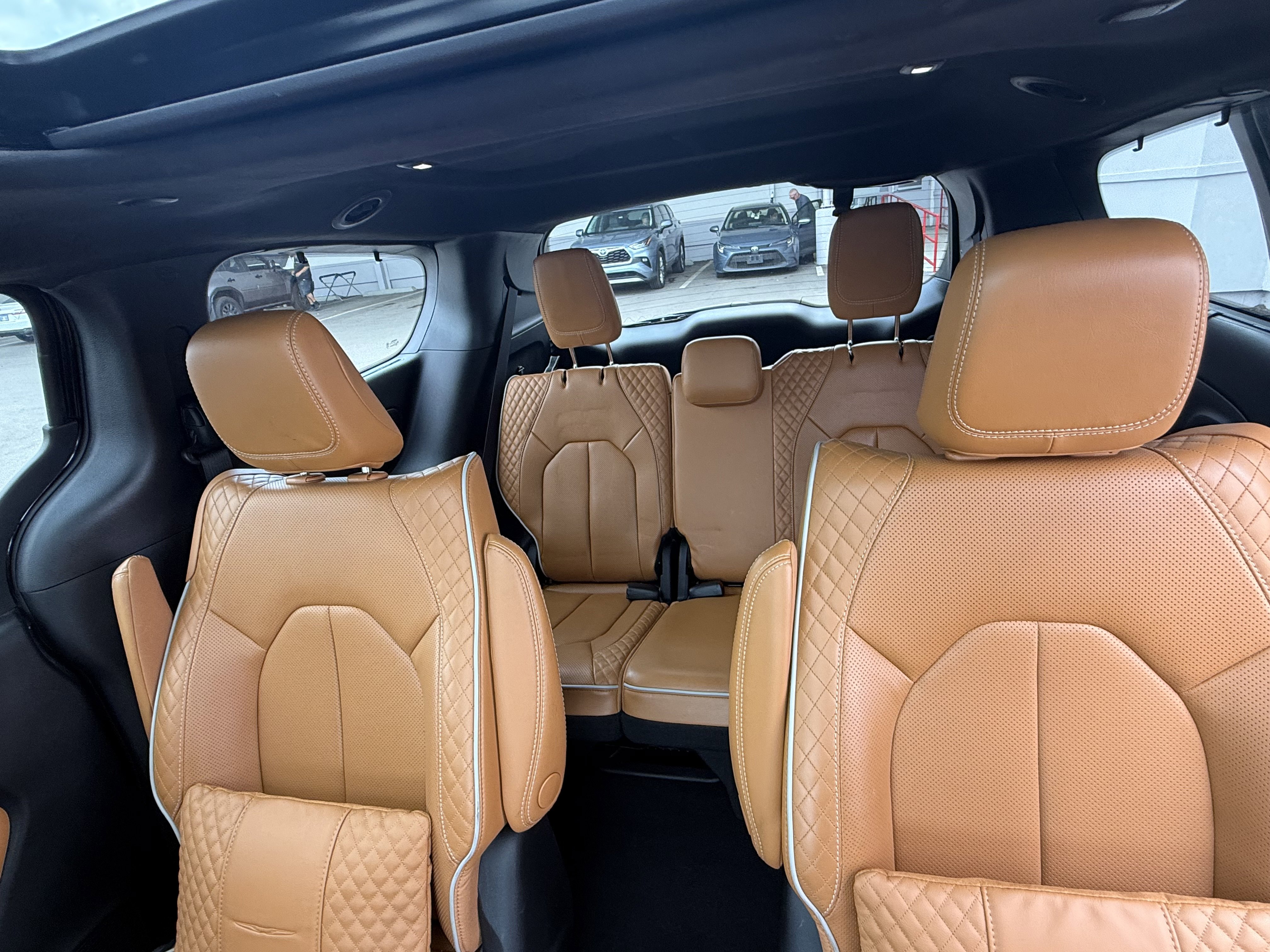 Used 2023 Chrysler Pacifica Pinnacle image 6