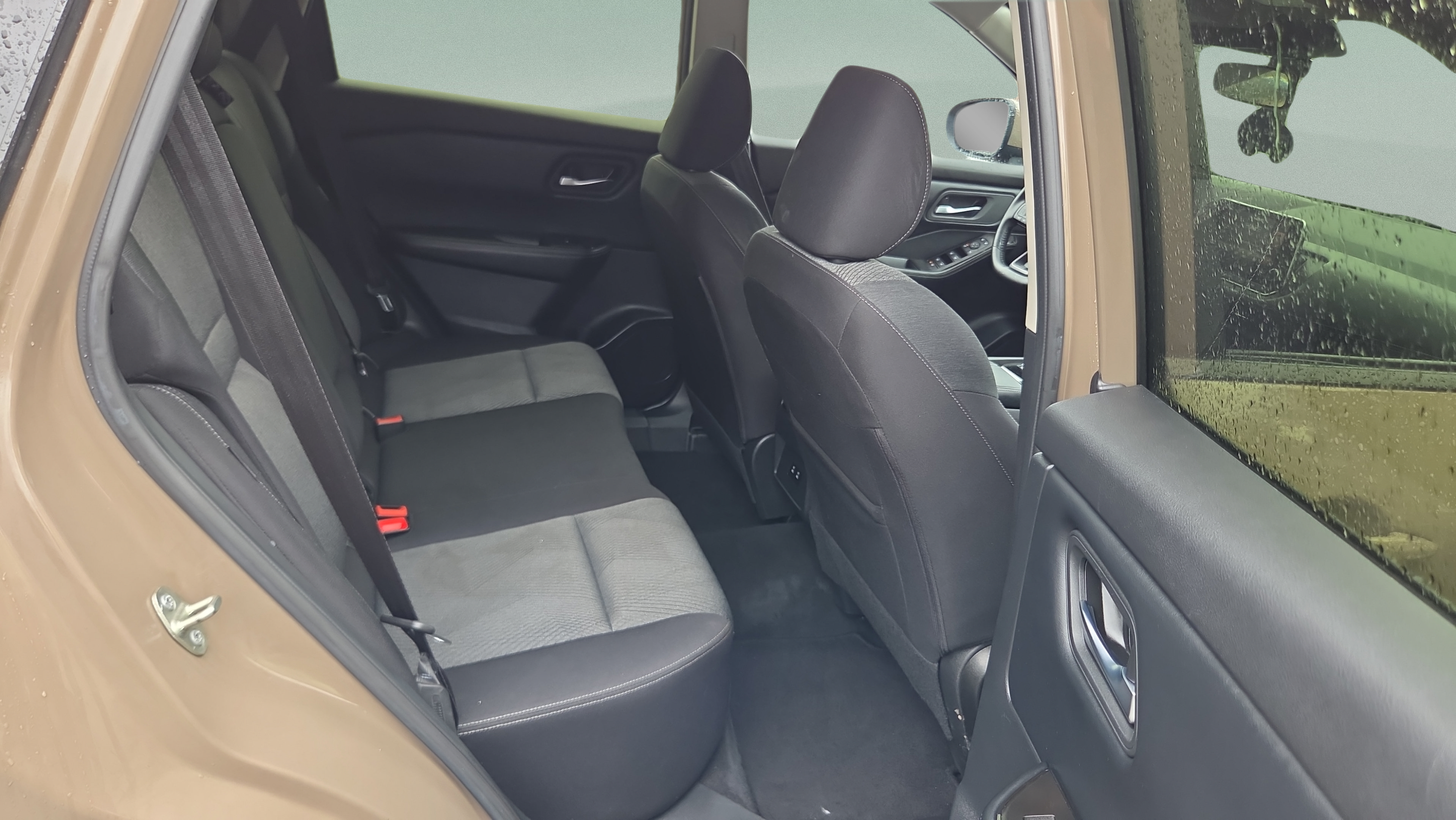 Used 2025 Nissan Rogue SV FWD image 16