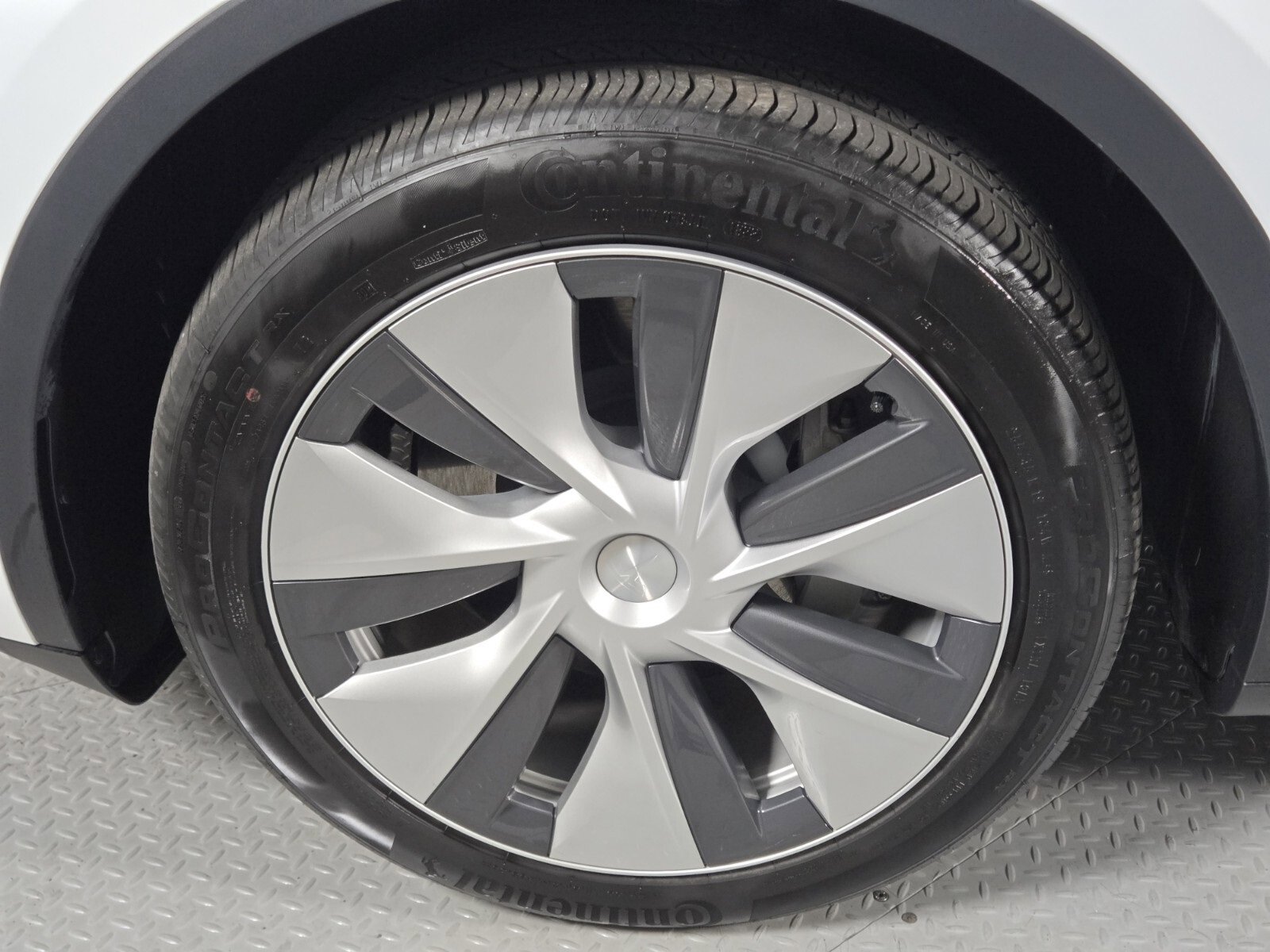 Used 2022 Tesla Model Y Long Range image 10