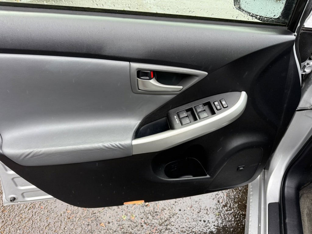 Used 2015 Toyota Prius Five w/ Advanced Technology Package image 15