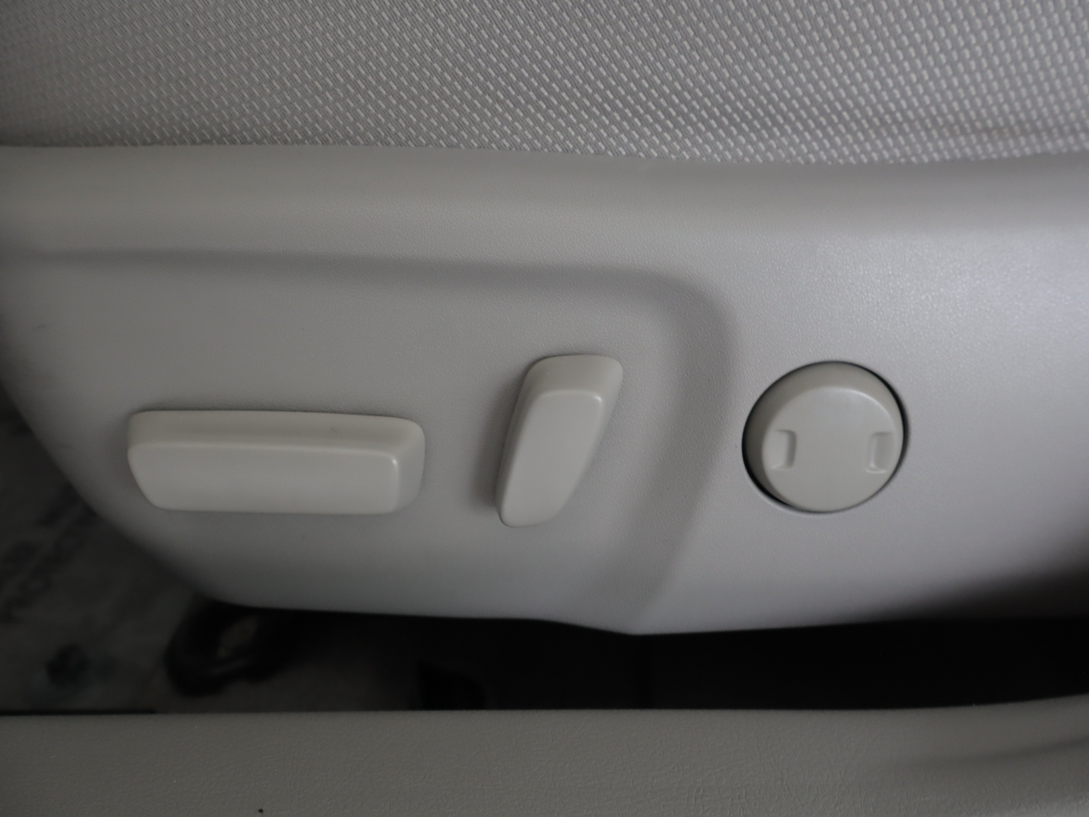 Used 2012 Toyota Camry XLE w/ Convenience Pkg FWD image 13