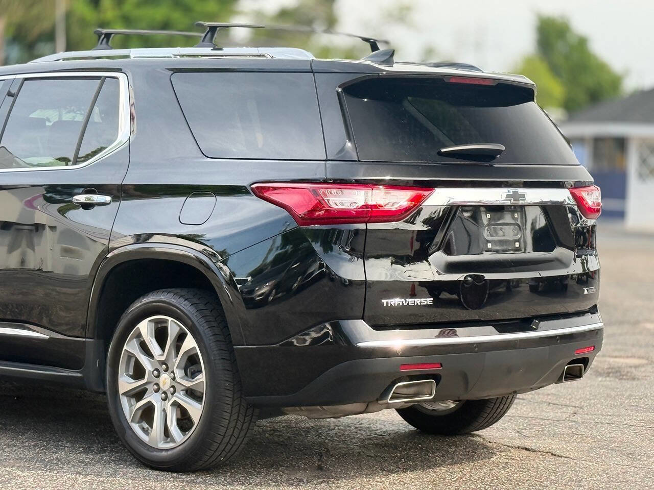 Used 2018 Chevrolet Traverse Premier w/ Driver Confidence II Package FWD image 5