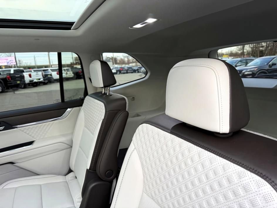 Certified 2024 GMC Acadia Denali w/ Super Cruise Package image 9