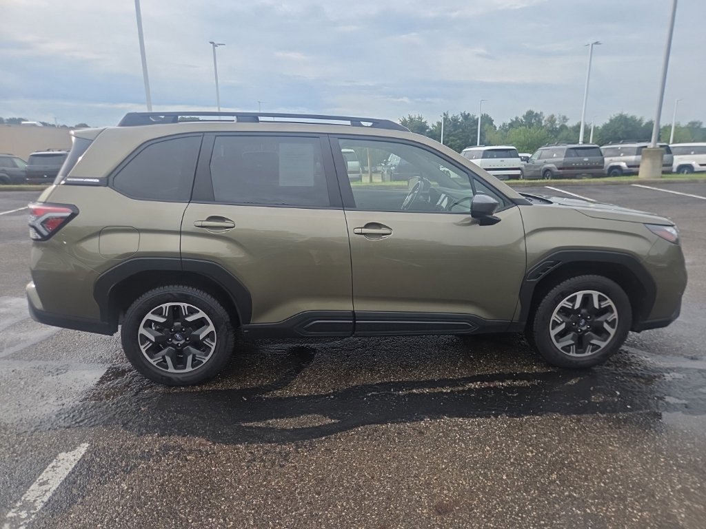 Used 2025 Subaru Forester Premium AWD/4WD image 9