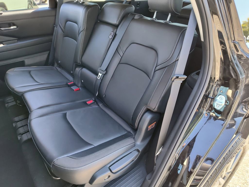 Used 2024 Nissan Pathfinder SL image 28
