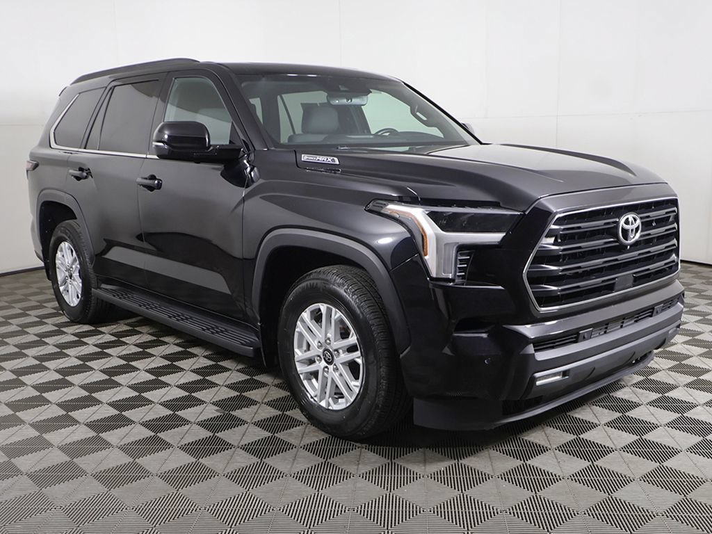 Used 2025 Toyota Sequoia SR5 AWD/4WD image 2