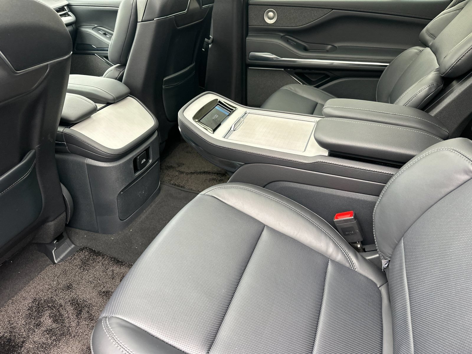 New 2026 Lincoln Navigator L Reserve w/ Jet Appearance Package AWD/4WD image 11