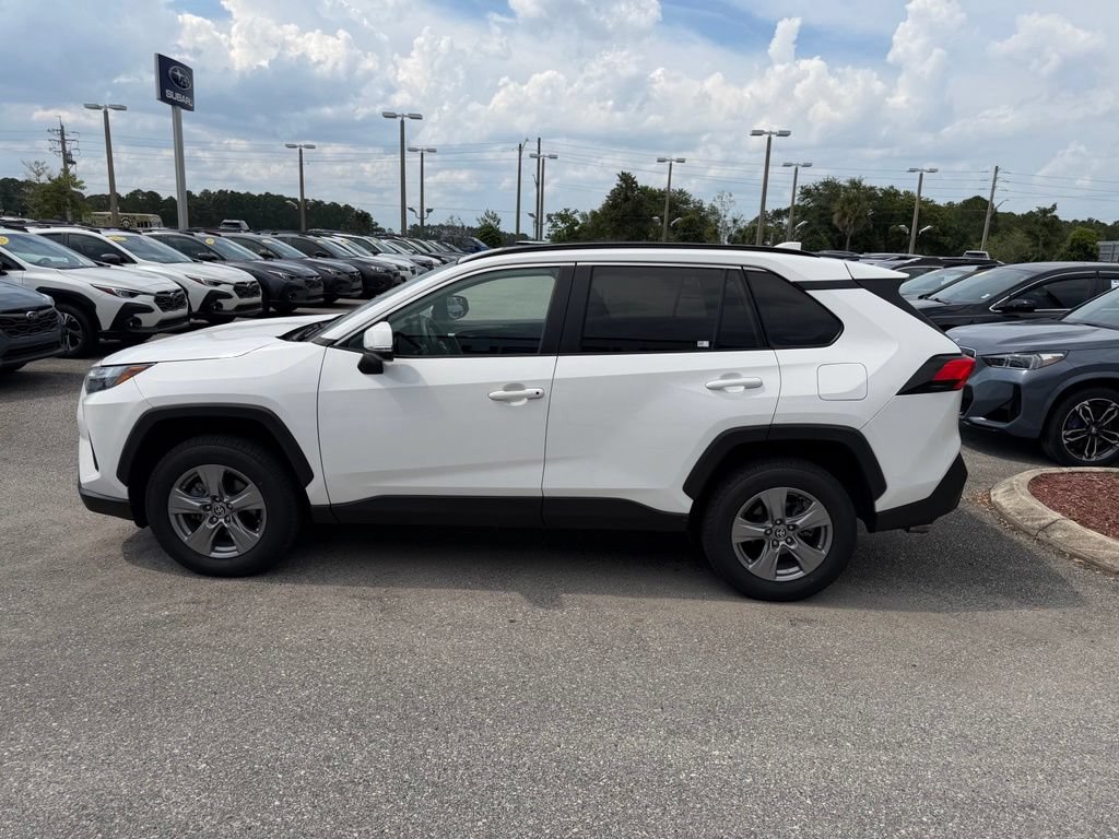 Used 2022 Toyota RAV4 XLE w/ Convenience Package FWD image 10