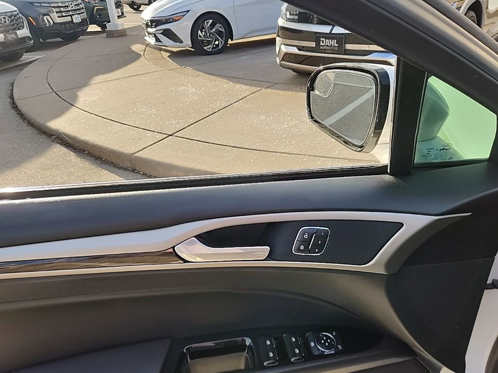 Used 2015 Ford Fusion SE w/ Equipment Group 202A image 12