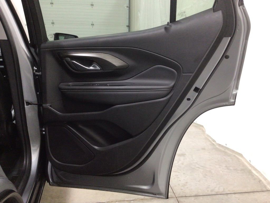 Used 2024 GMC Terrain SLT image 34