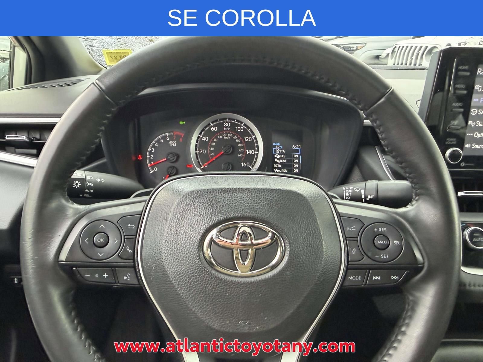 Used 2022 Toyota Corolla SE w/ SE Premium Package FWD image 9