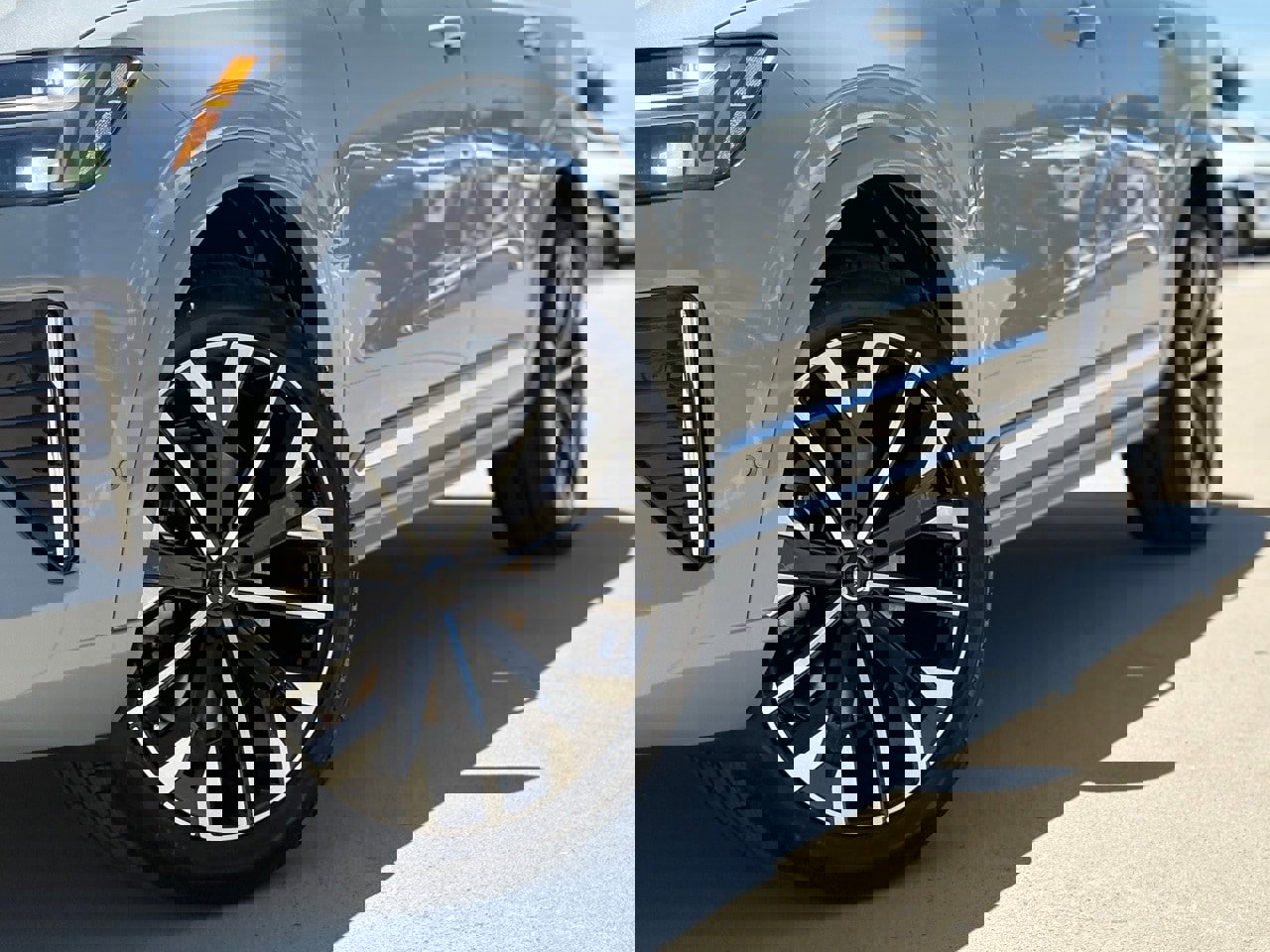 New 2026 Volvo XC90 B6 Plus w/ Protection Package Premier image 7