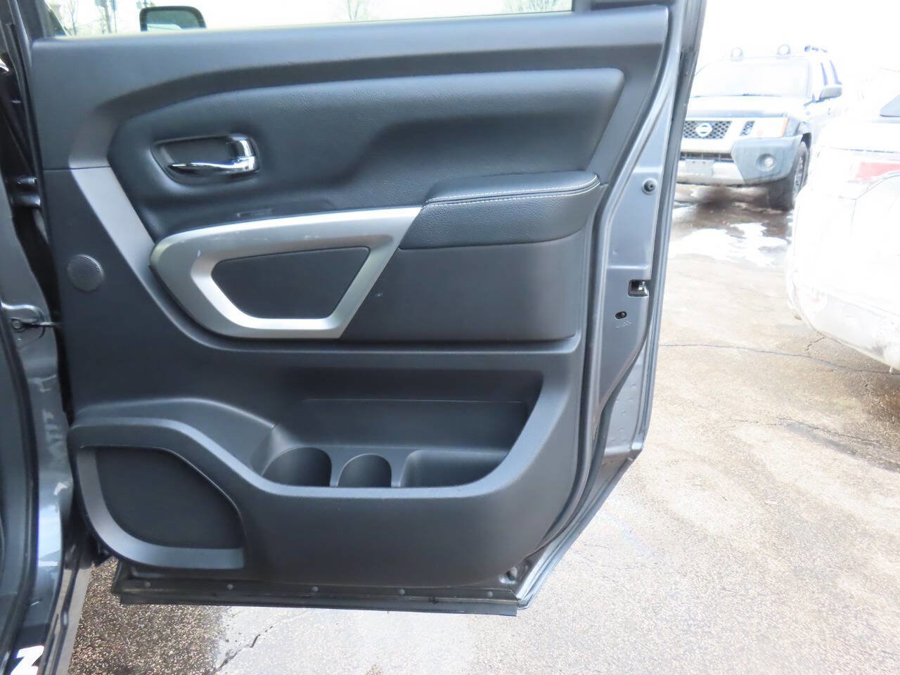 Used 2017 Nissan Titan PRO-4X image 33