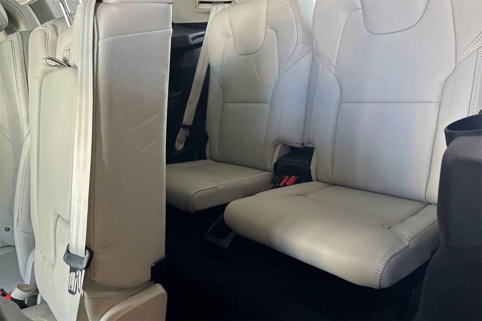 New 2026 Volvo XC90 B6 Ultra w/ Lounge Package image 14