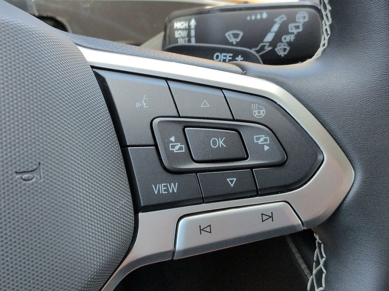 Used 2026 Volkswagen Atlas SE FWD image 26