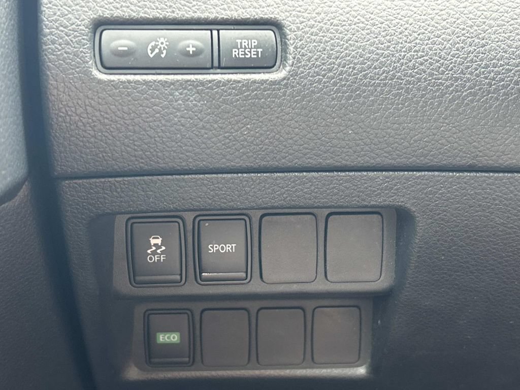 Used 2015 Nissan Rogue SV FWD image 26