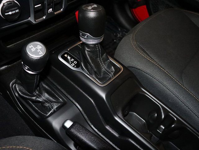 Used 2025 Jeep Wrangler Unlimited Sahara AWD/4WD image 22