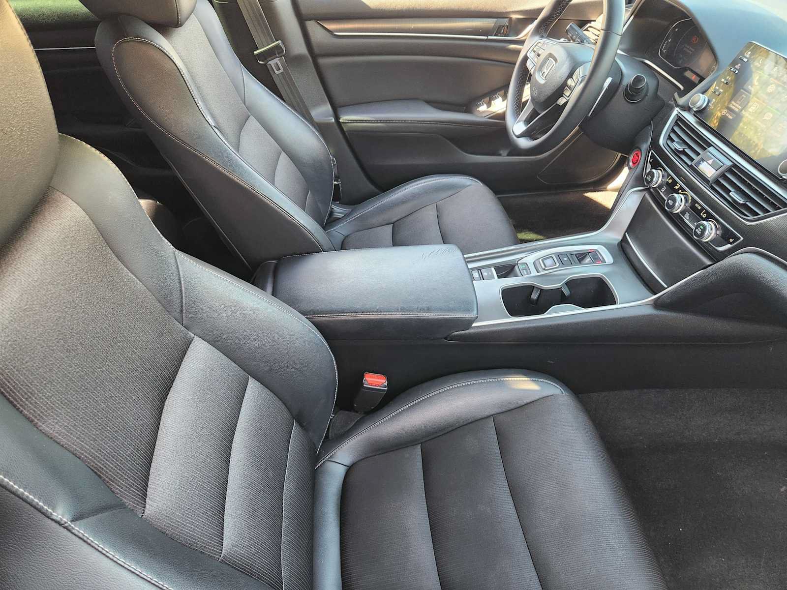 Used 2018 Honda Accord Sport image 13