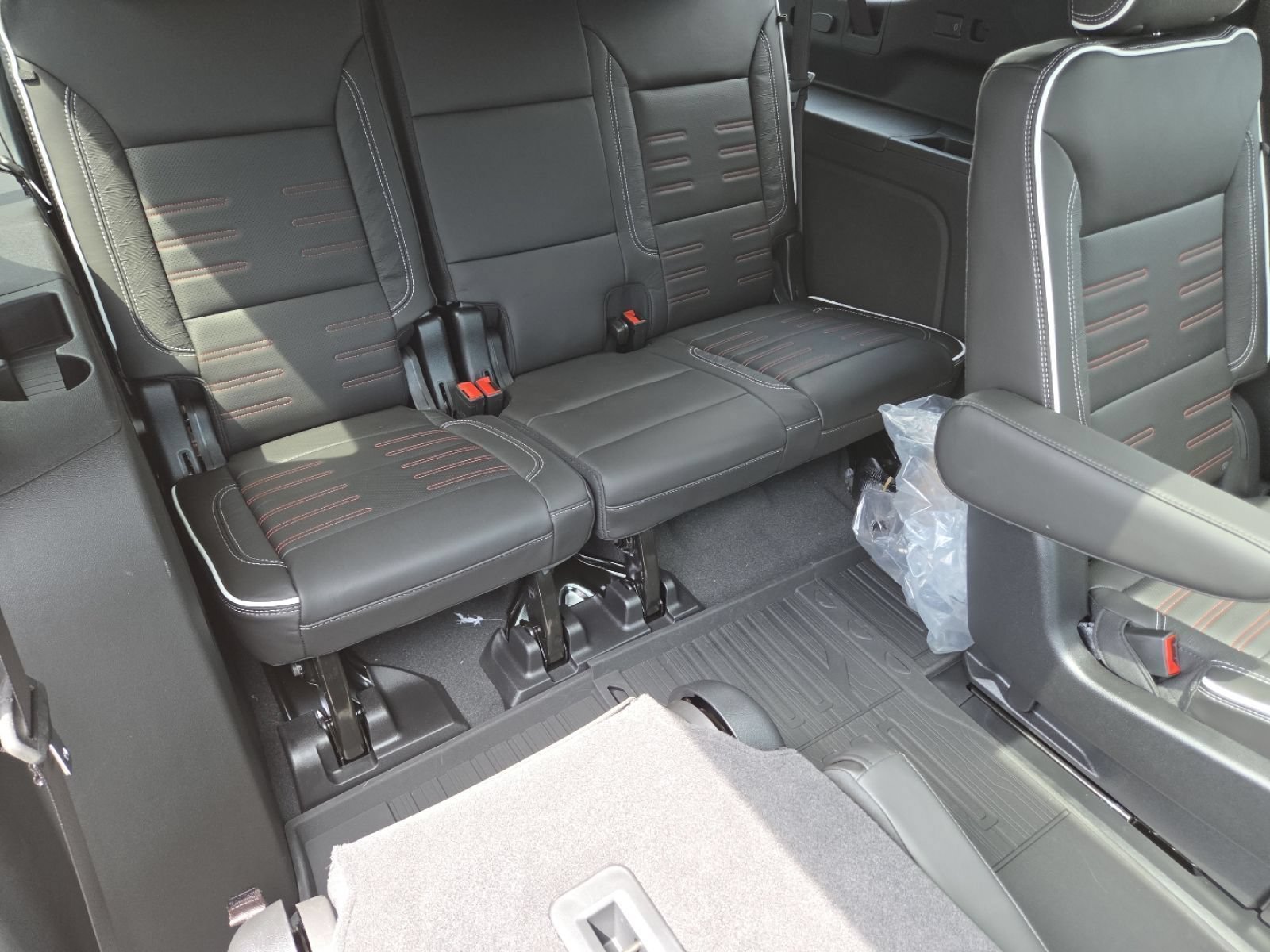 New 2026 GMC Yukon XL AT4 Ultimate w/ LPO, Floor Liner Package AWD/4WD image 26