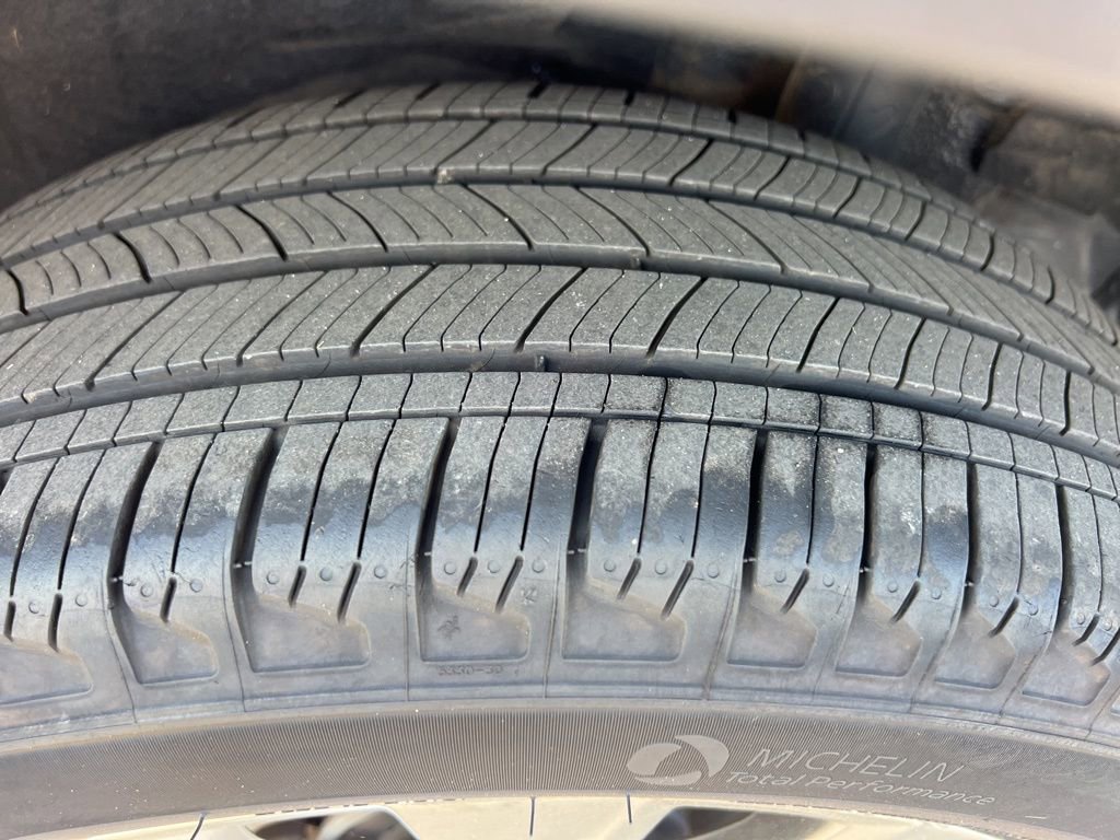 Used 2021 Toyota RAV4 XLE Premium FWD image 11