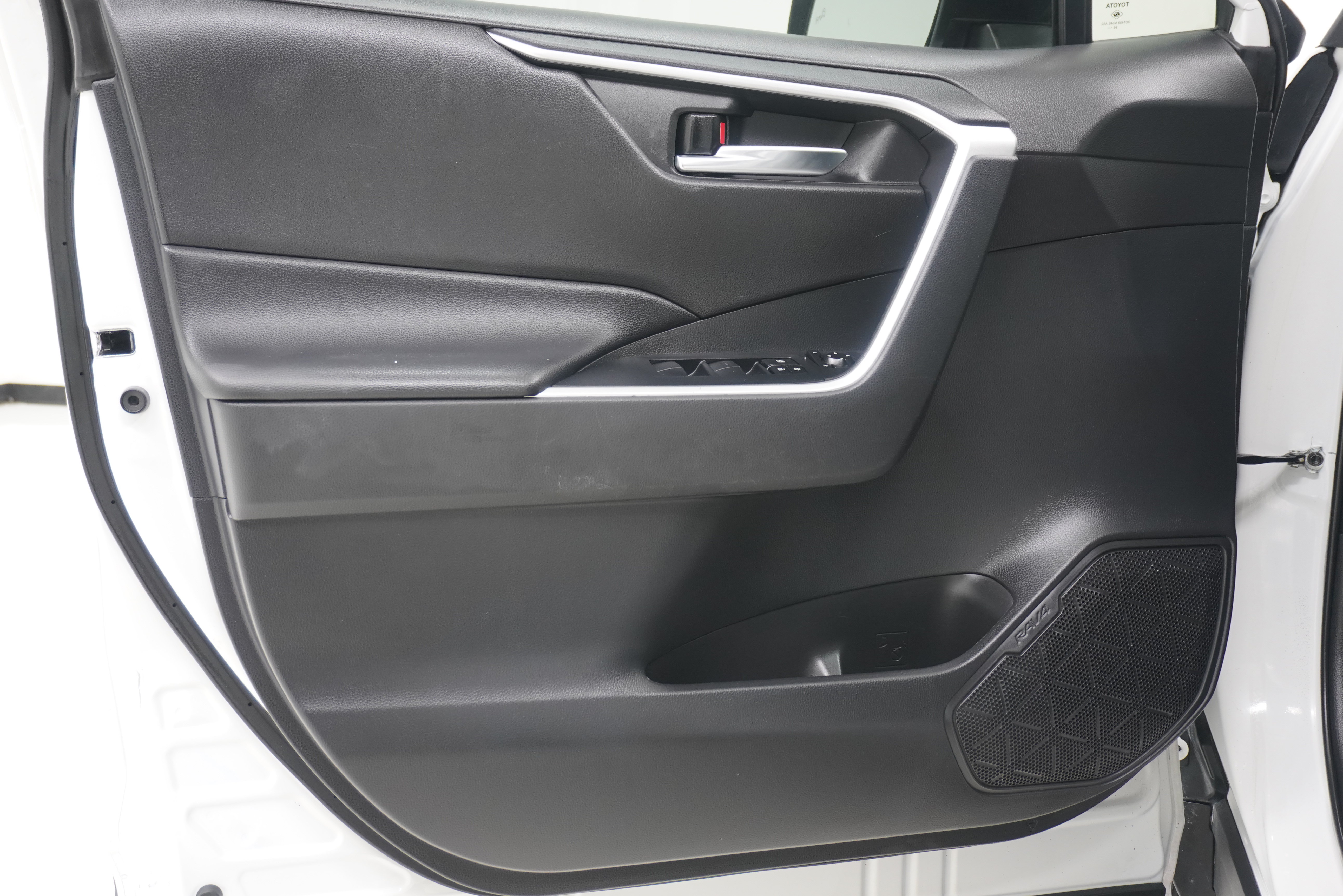 Used 2021 Toyota RAV4 XLE AWD/4WD image 12