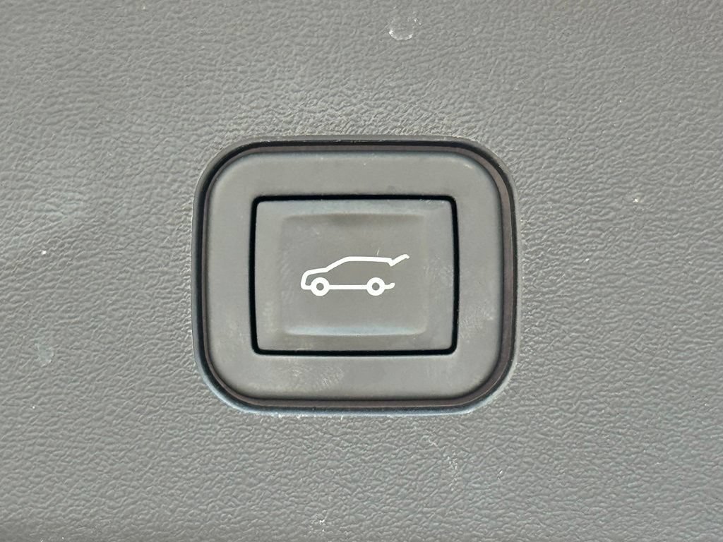 Used 2026 Cadillac Vistiq Platinum w/ LPO, Floor Liner Package AWD/4WD image 34