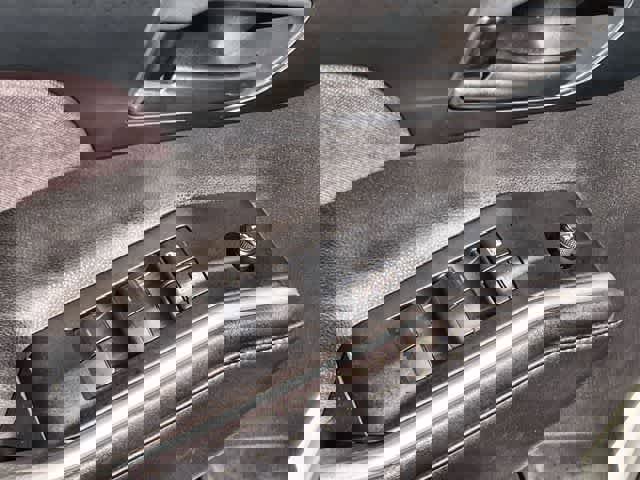 Used 2022 Toyota Highlander LE image 30