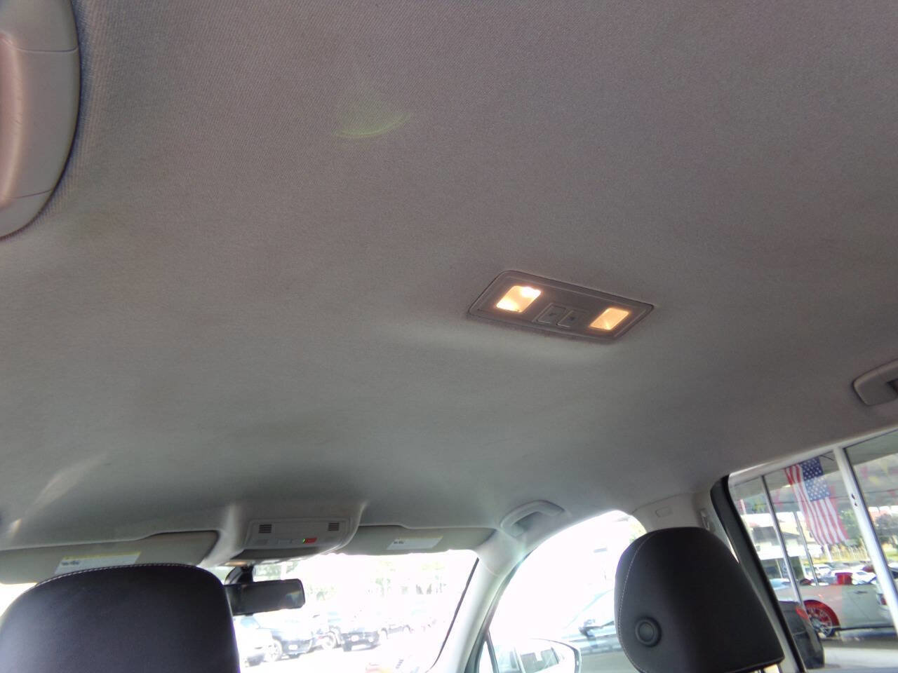 Used 2021 Volkswagen Tiguan SE image 17