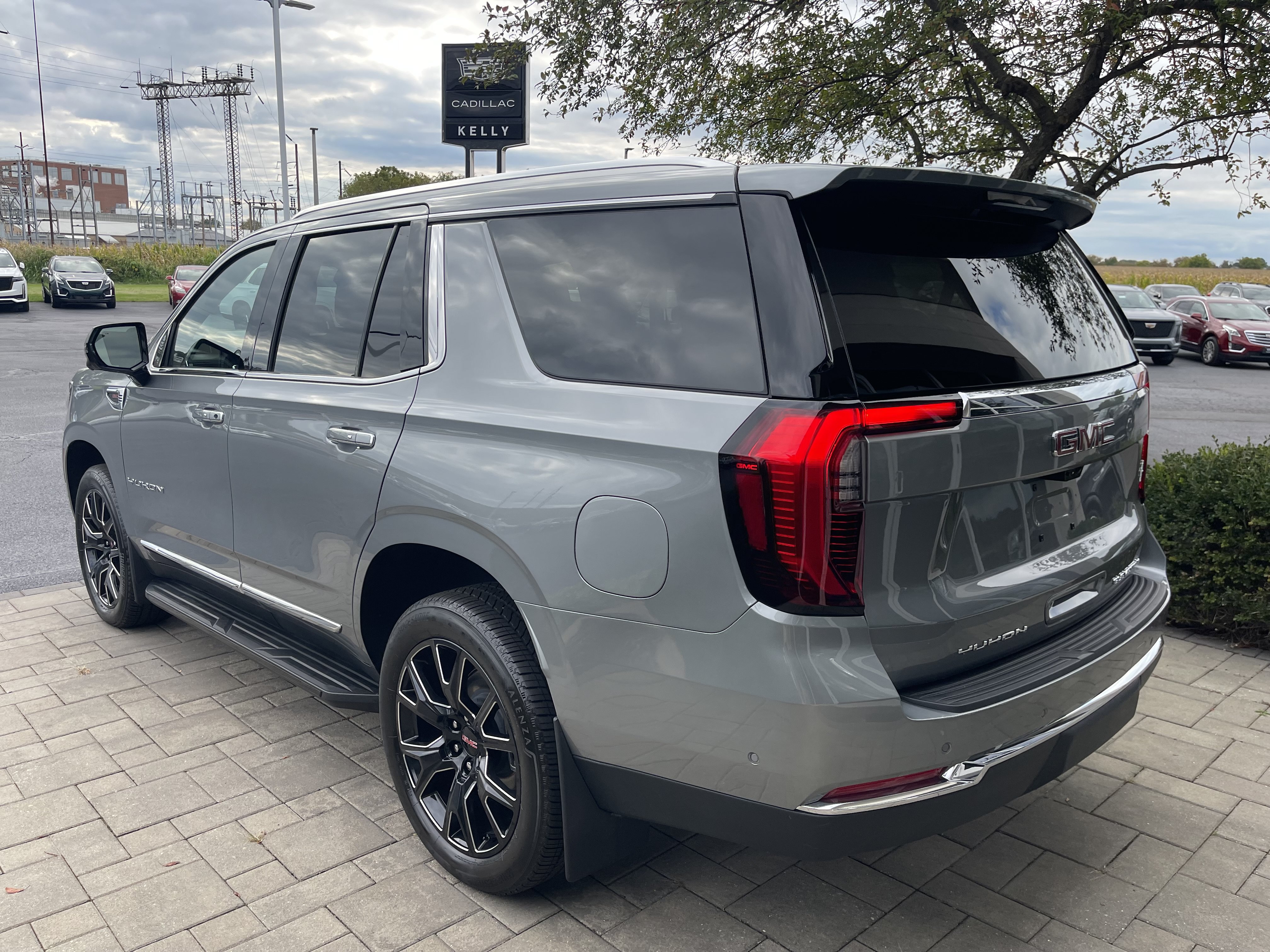 Used 2026 GMC Yukon Elevation w/ Elevation Premium Package AWD/4WD image 6