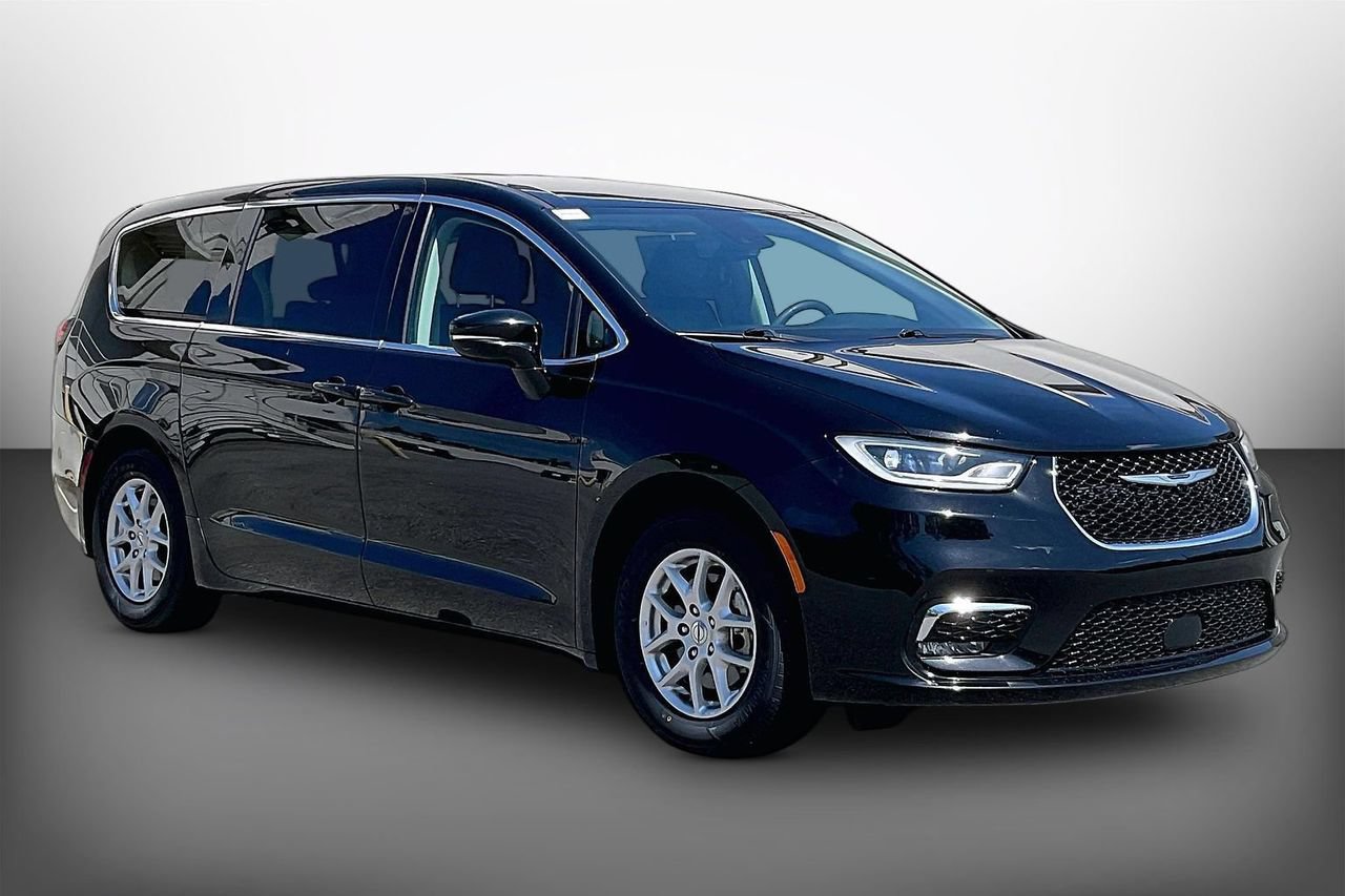 Certified 2024 Chrysler Pacifica Touring-L