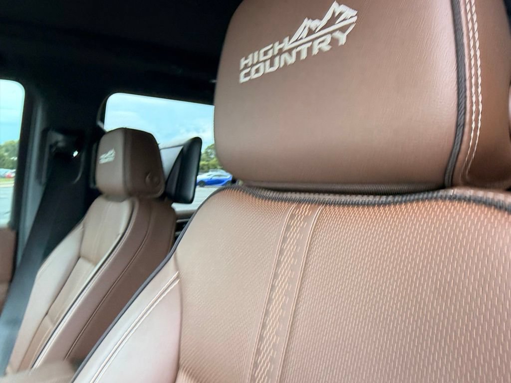 Certified 2025 Chevrolet Tahoe High Country AWD/4WD image 12