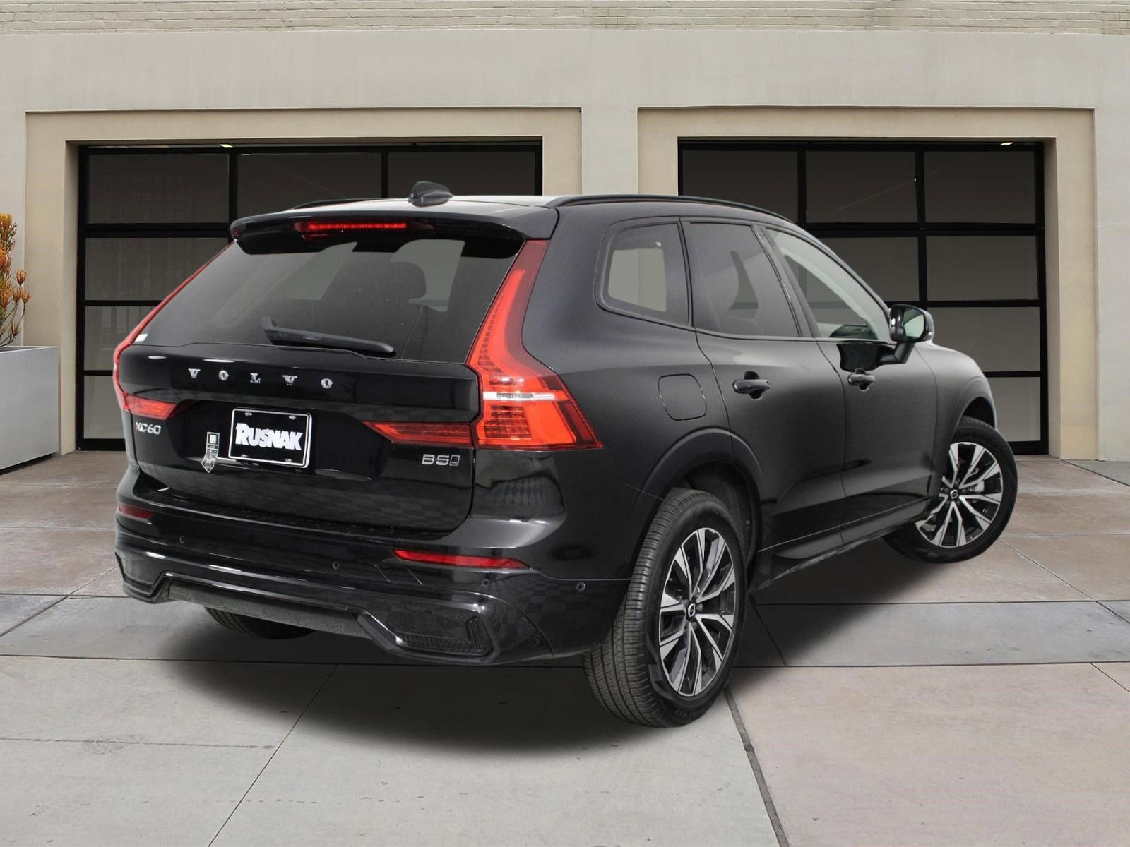Certified 2025 Volvo XC60 B5 Plus AWD/4WD image 4