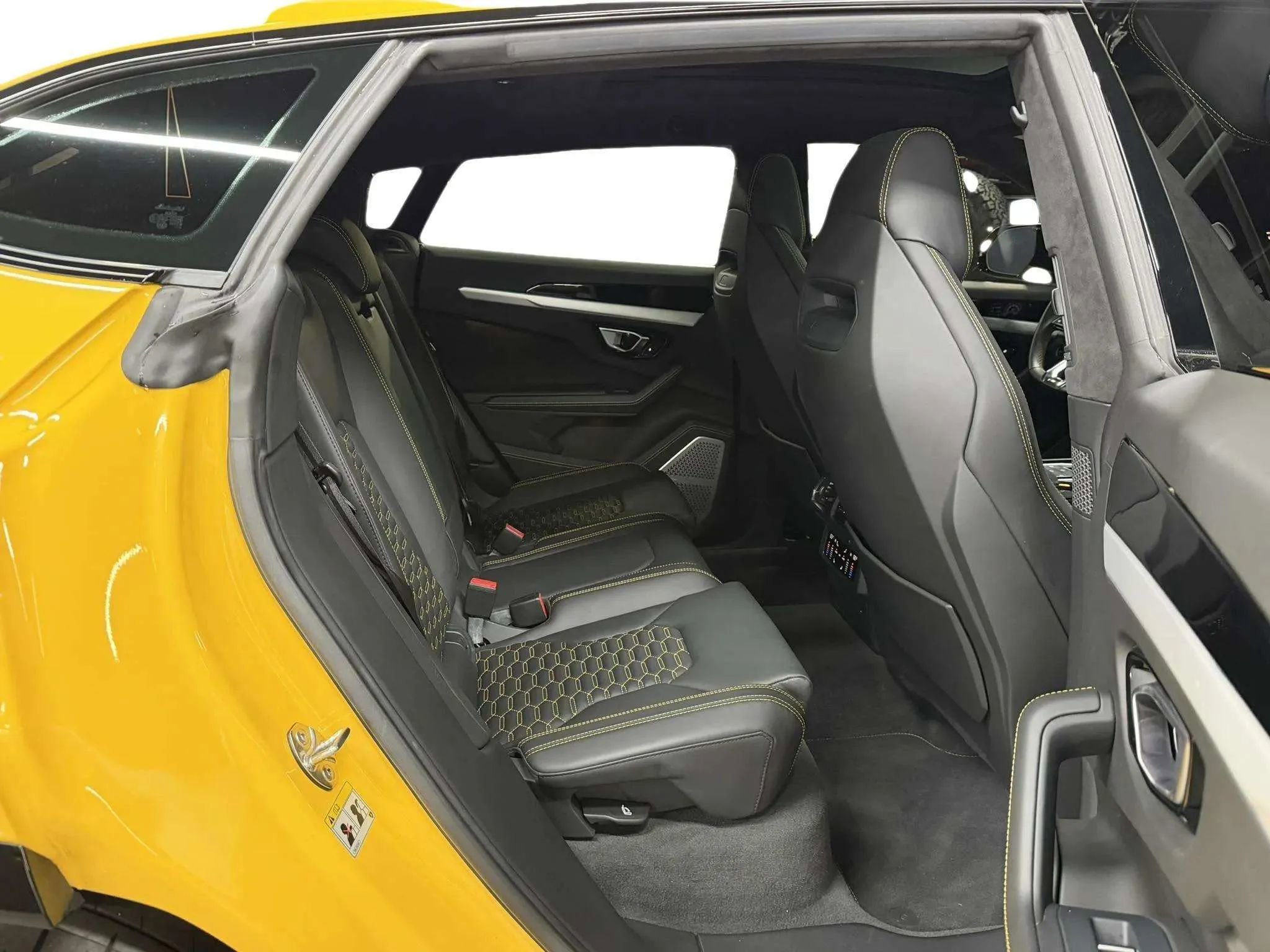 Used 2020 Lamborghini Urus image 13