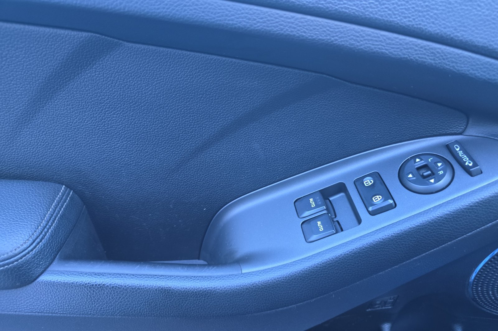Used 2015 Kia Forte Koup SX FWD image 10