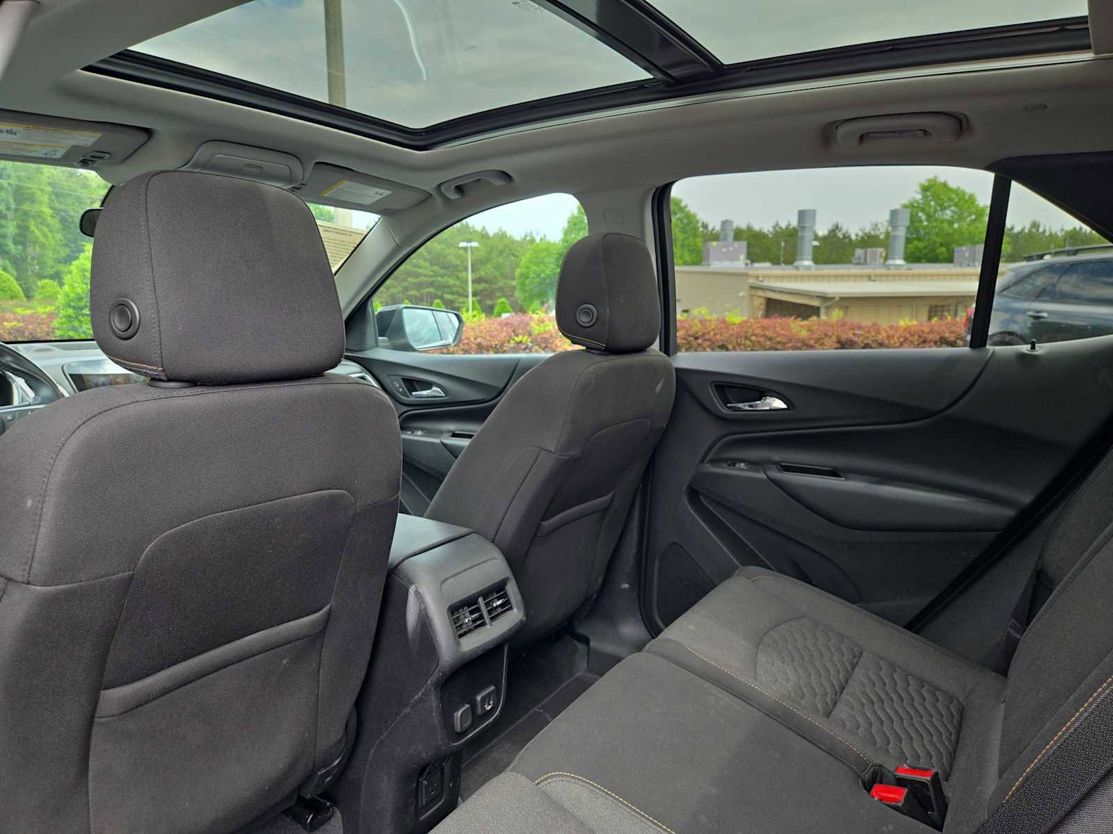 Used 2018 Chevrolet Equinox LT w/ Sun & Infotainment Package FWD image 14